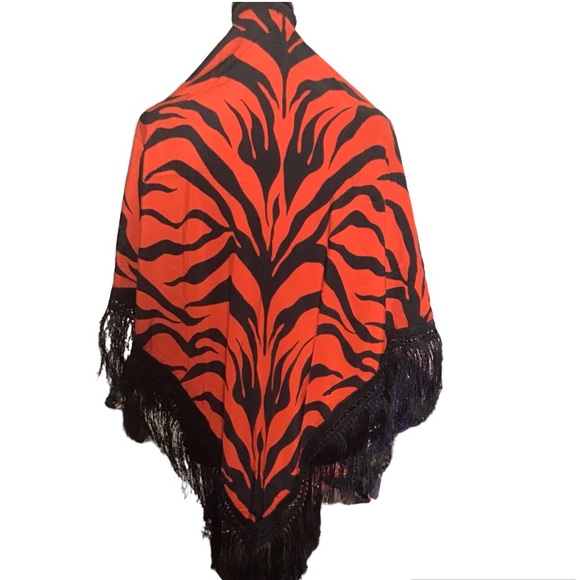 Women shawl red and black with fringe NWT - Picture 2 of 3